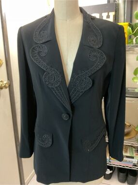 Women’s Black Embroidered Single-Button Blazer